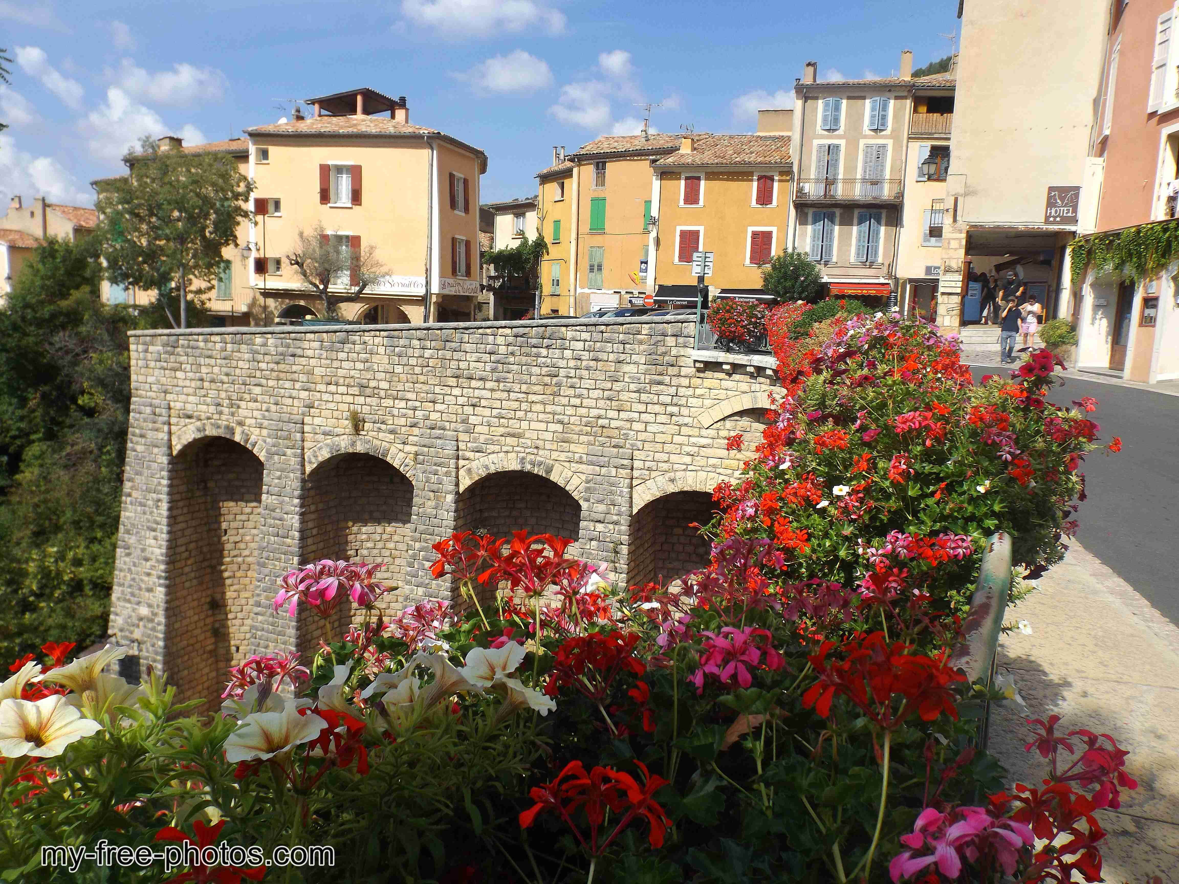 bridge,Moustiers-Sainte-Marie